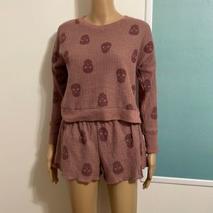 COZIE by Pinkrose lounge wear 2 pc short w/ long sleeve top. Sz S. Skull design.